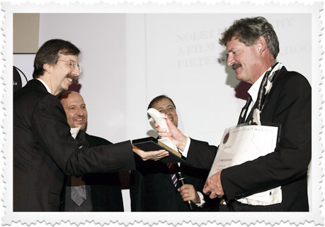 Grand Prix winner Pieter-Rim de Kroon recieving the White Dolphin